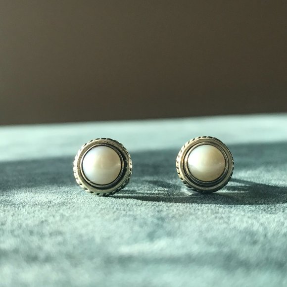 PEARL STUDS - NEW - Picture 3 of 3
